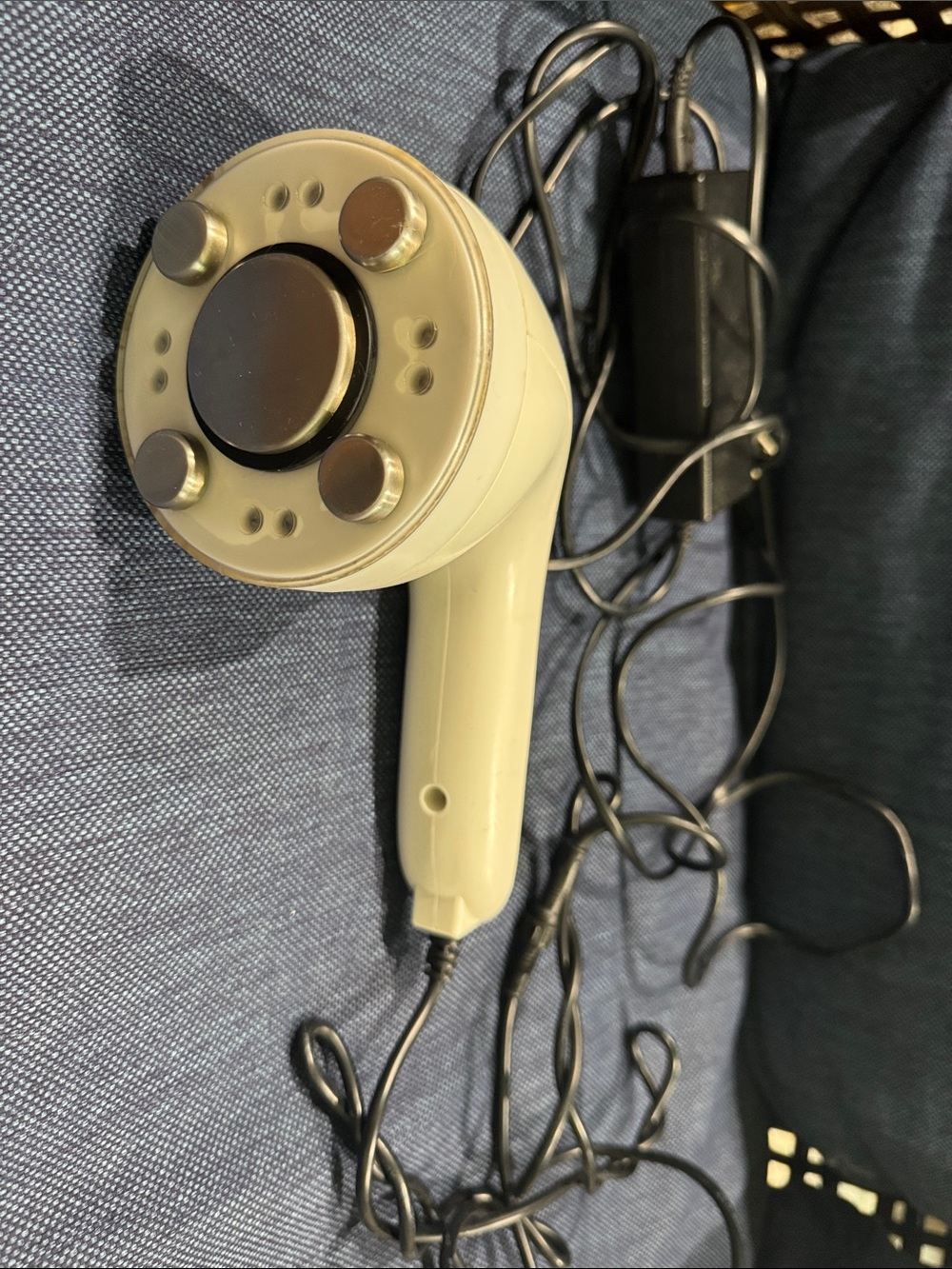 Esculping Handheld Beauty Device in Cream with Metal Treatment Heads